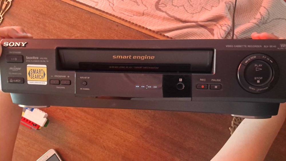 Leitor e Gravador de Vídeo VHS Sony SLV-SE40 tem  6 cabeças