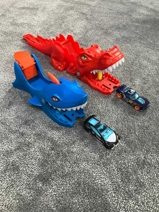 Hot Wheels City Wyrzutnie GVF41 + GVF42 Rekin i T-Rex + 2 autka