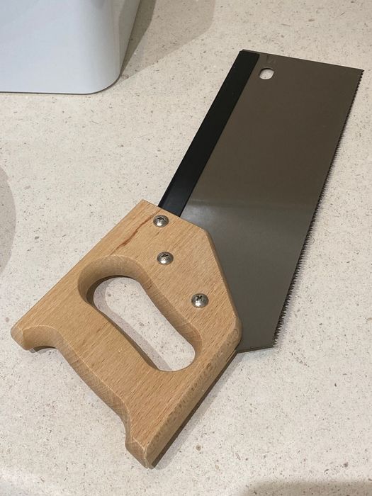 Serrote de costas com cabo de madeira certificada - marca Bellota