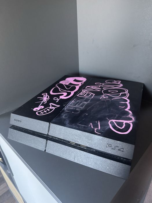 Konsola ps4 custom 2 pady