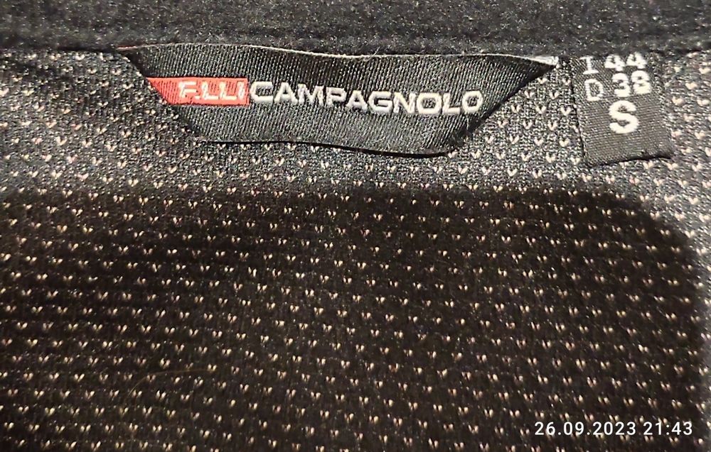 Ceglasty windstoper z czarnymi wstawkami , rozmiar S