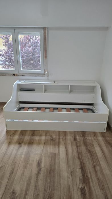 Cama  de criança com o extrato