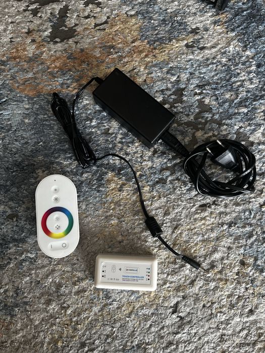 Kontroler LED RGB z pilotem dotykowym i zasilaczem