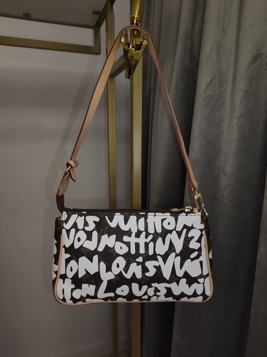 Сумка клатч Louis Vuitton Graffiti Pochette Accessoires
