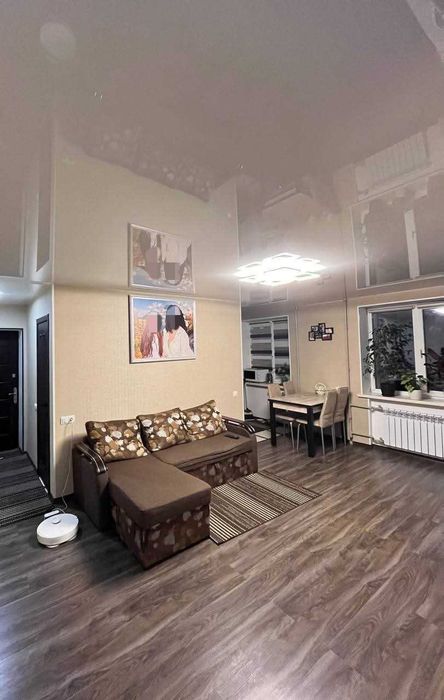 Продаж квартири три кімнатної