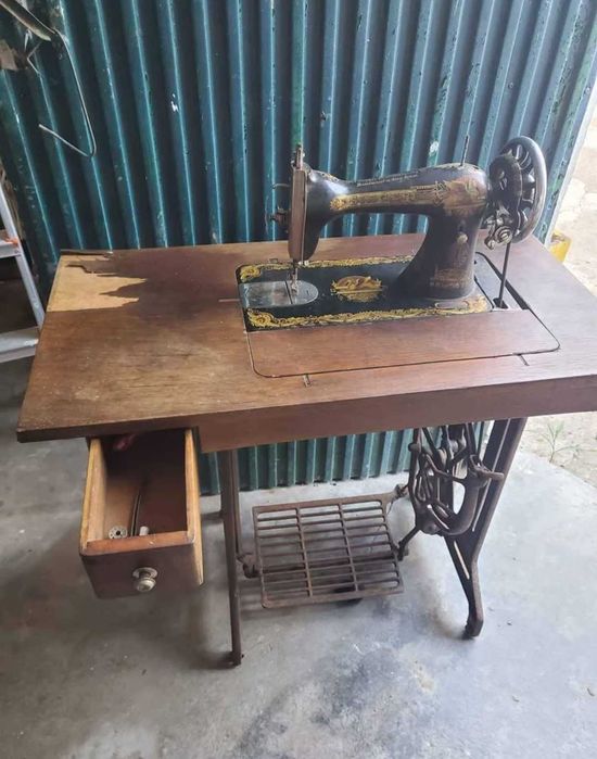 Máquina de costura (antiga)