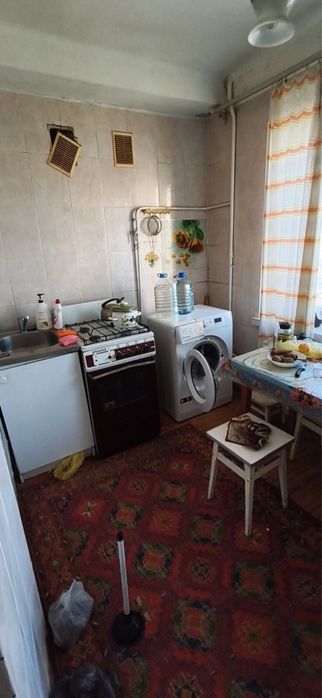 Сдам комнату женщине возле метро Дарница