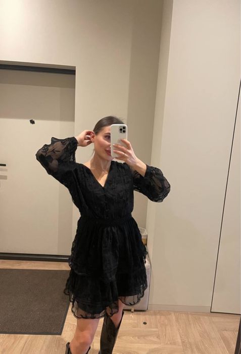 Дуже гарна сукня M в стилі zimmermann