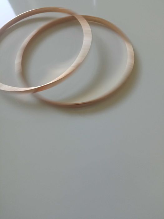 2 szt bransoletek gładkie płaskie w kolorze złotym śred. około 7cm
