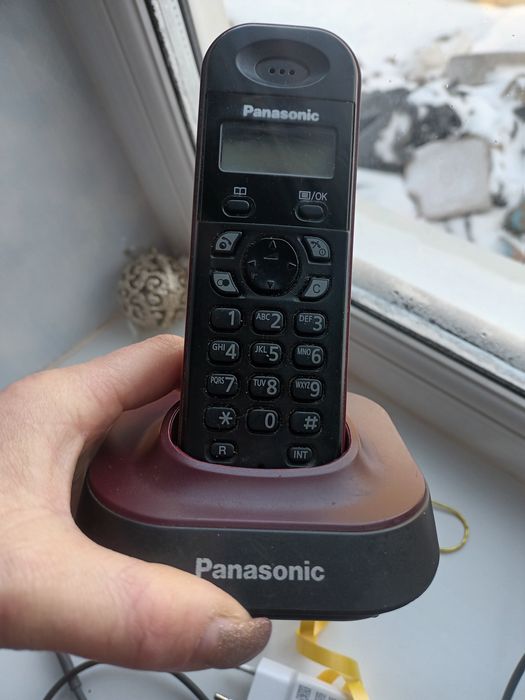 Цифровий бездротовий телефон Панасонік / стаціонарний