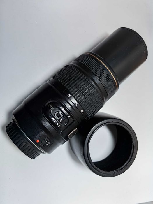 Об'єктив Canon EF 75-300mm f/4.0-5.6