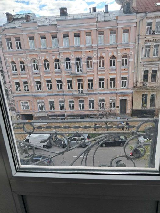 Без комиссии! рядом с метро 2мин с балконом ул.Павла Скоропадского,6А