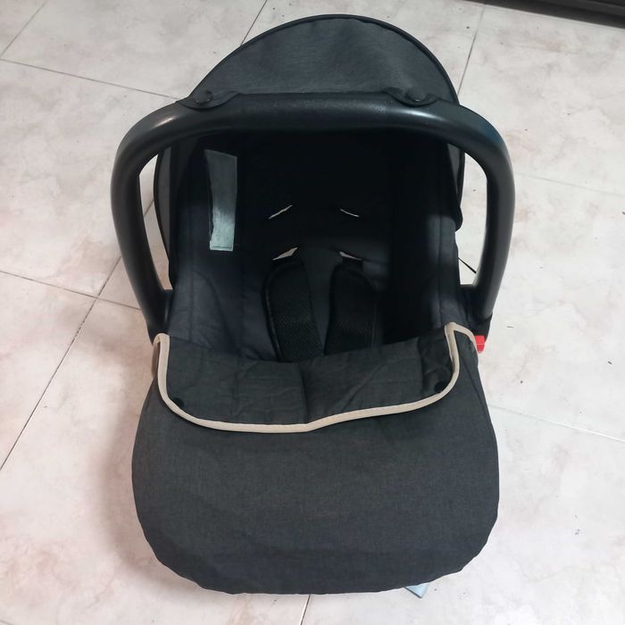 Ovo I-Size LIONELO - vendo pois não uso mais