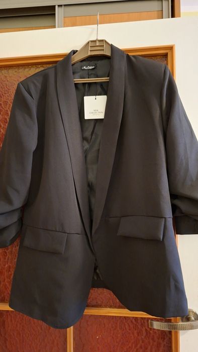 Marynarka z drapowanymi rekawami Wlochy Nowa czarna