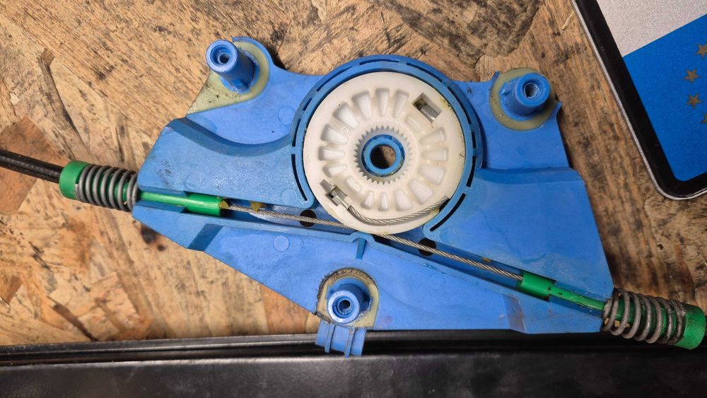 AUDI A4 B6-B7 (8E)-ELEVADOR VIDRO FRENTE DIREITO 8E0.837462B ORIGINAL.