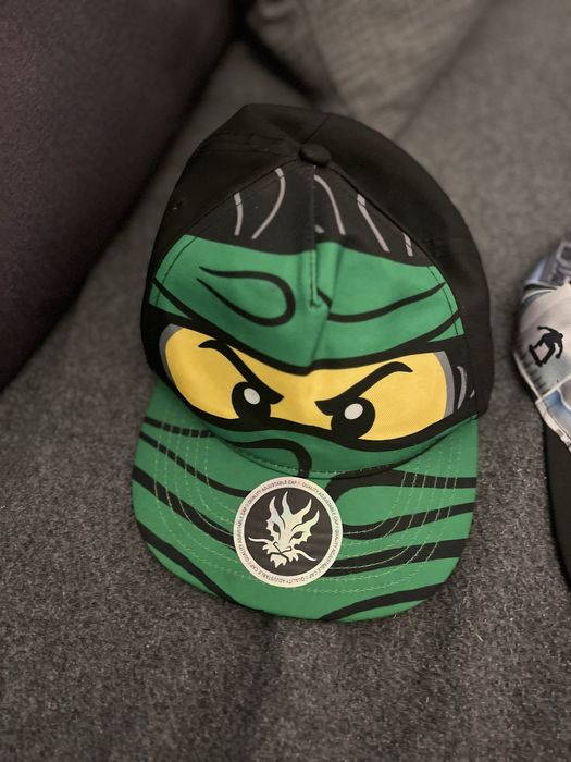 Czapki z daszkiem H&M.