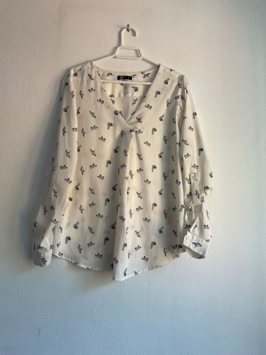 Blusa branca com padrão