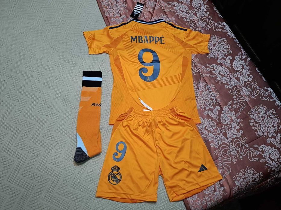 Camisola Criança Mbappe Equipamento Real Madrid Alternativo | NOVO