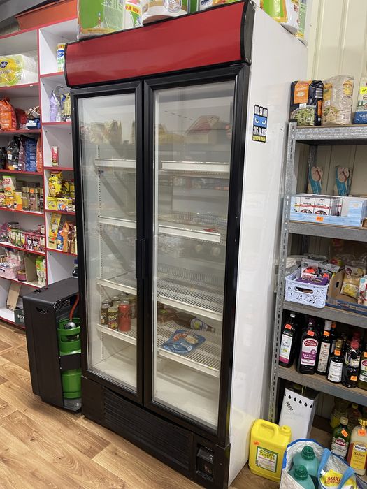 Холодильник вітринний