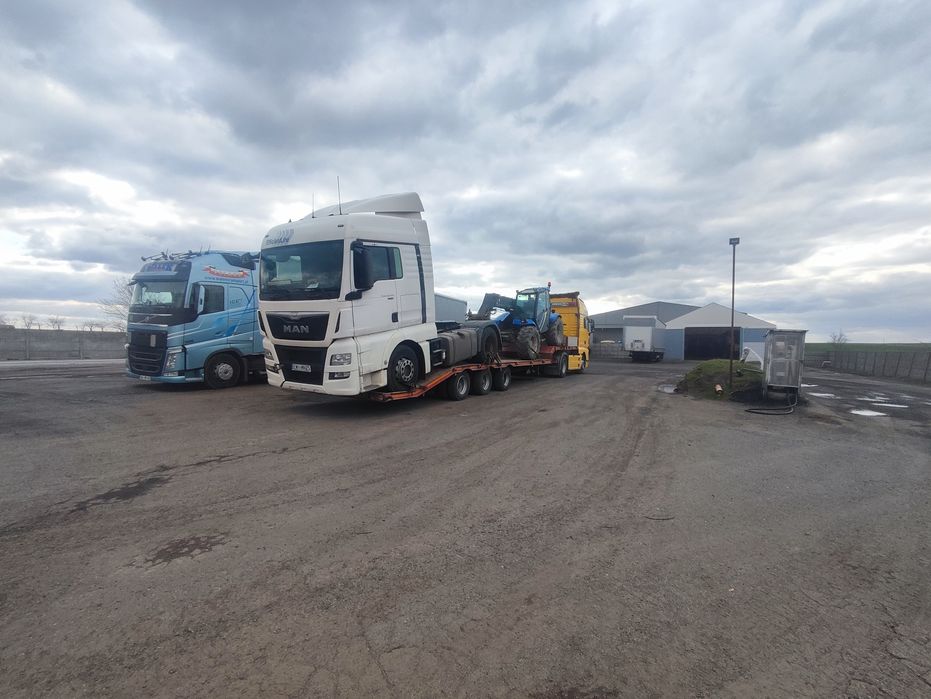 Uslugi transport niskopodwoziem wywrotka patelnia