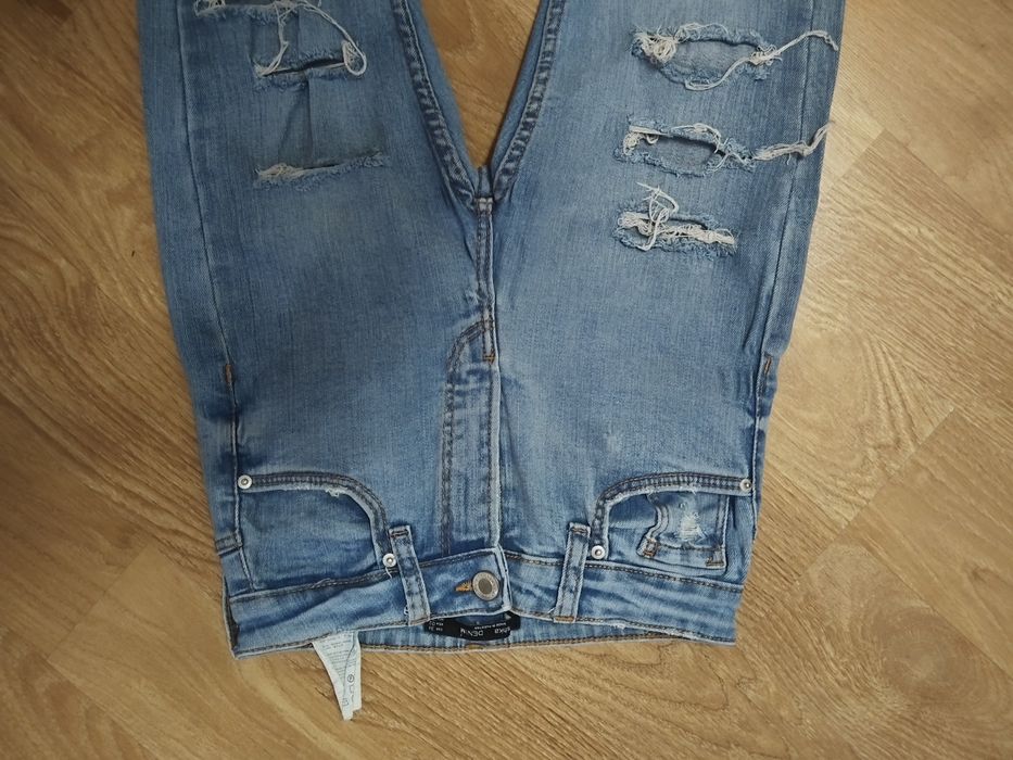 Jeansy damskie rozmiar 34 firmy Bershka