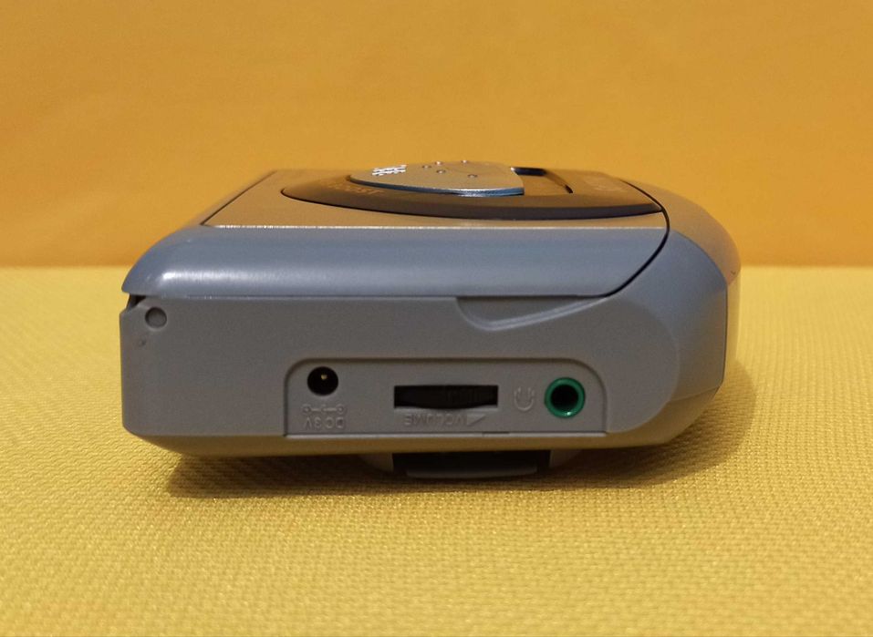 Кассетный плеер PHILIPS AQ6492 в комплекте с наушниками