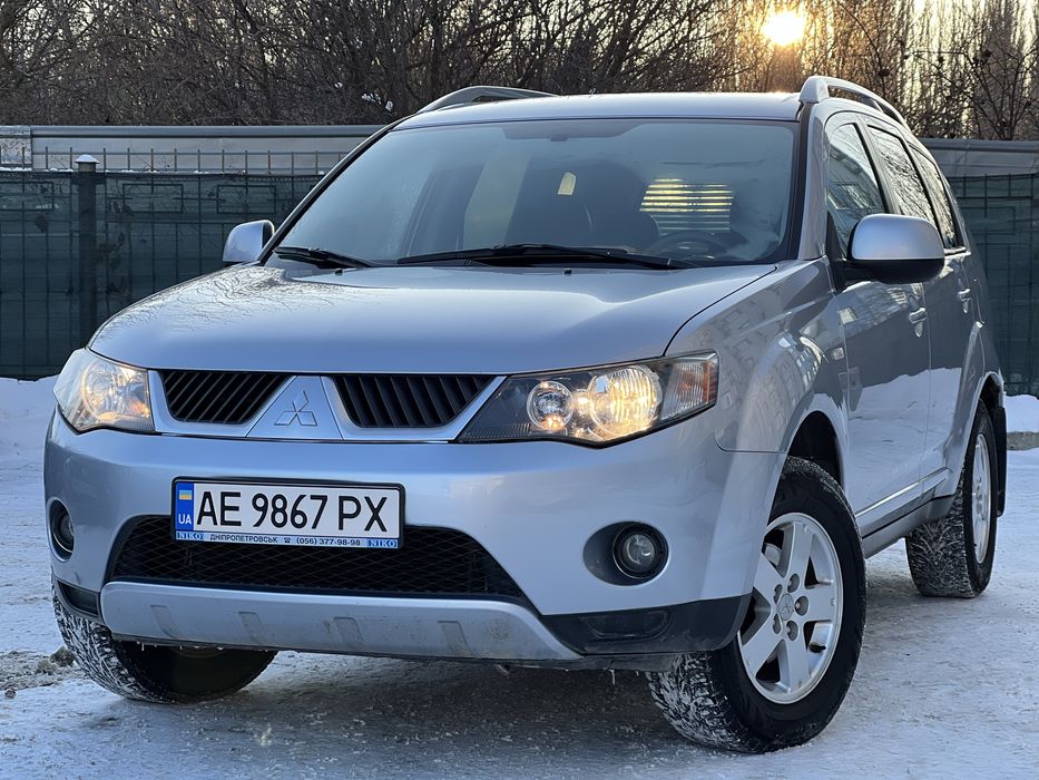 Mitsubishi Outlander XL 2.4 механика 2008г