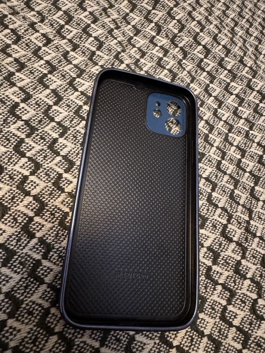 Чехлы на iPhone 12