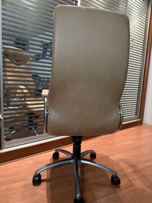 Продается кресло офисное