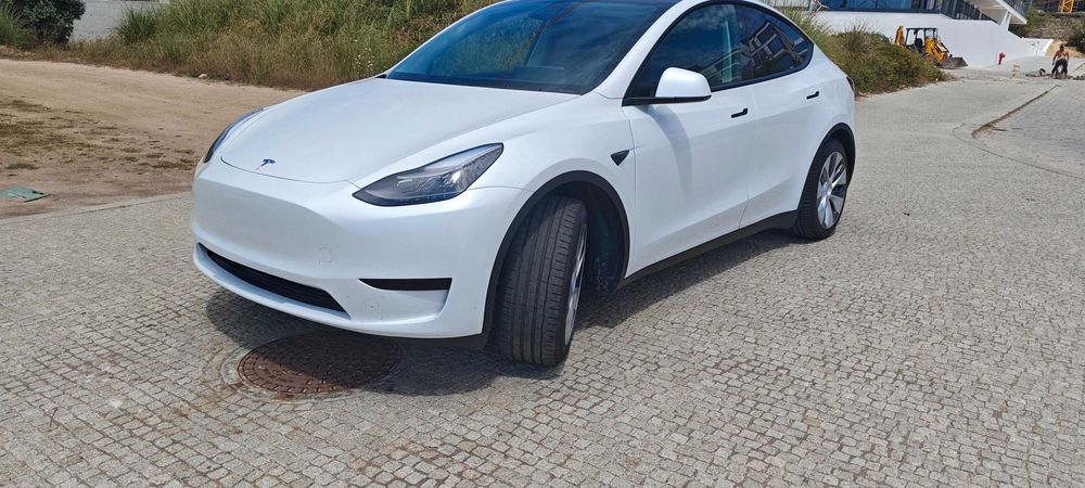 Tesla Model Y RWD standard Premium
