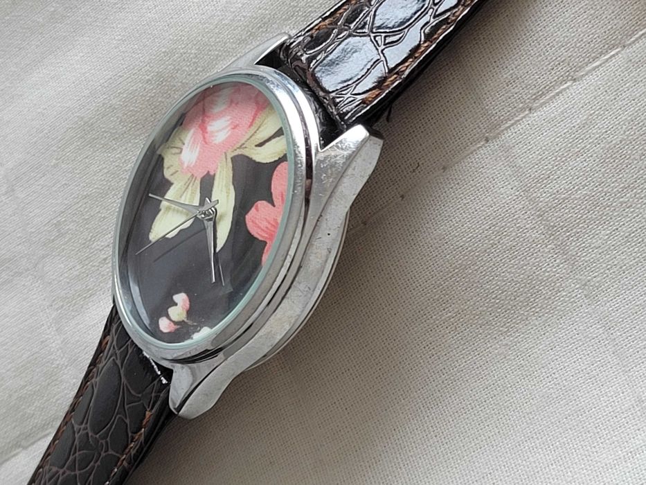 Zegarek Damski Flowers | Unikalna Tarcza z Różami | Nowy Pasek