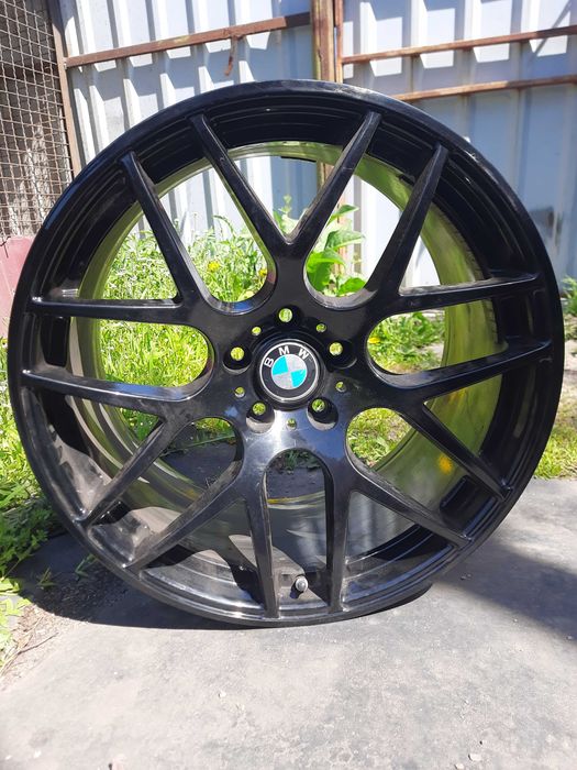 Продам диски для BMW X5 E70,разноширокие R20,б/у. Передние целые,задние требуют ремонта. Тормозные диски,колодки, накладка проема багажника.