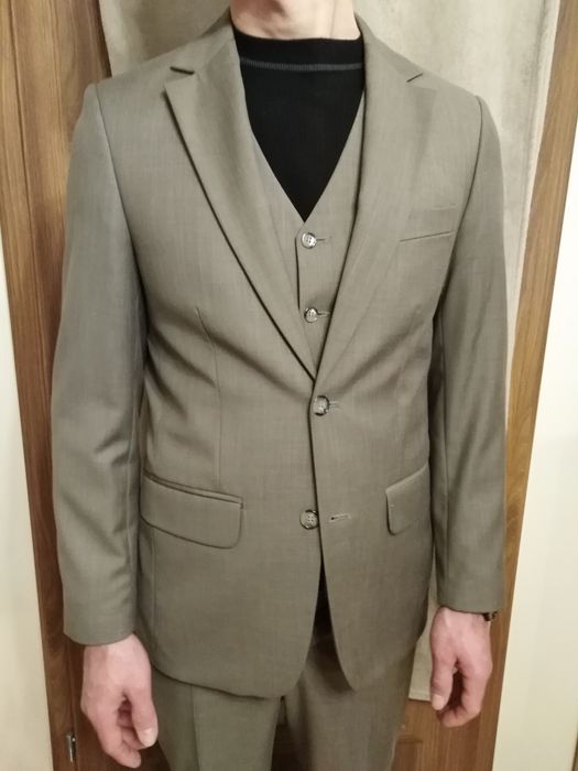 Piękny, praktycznie Nowy garnitur 3-cz. beżowy, wzrost ok. 175-185