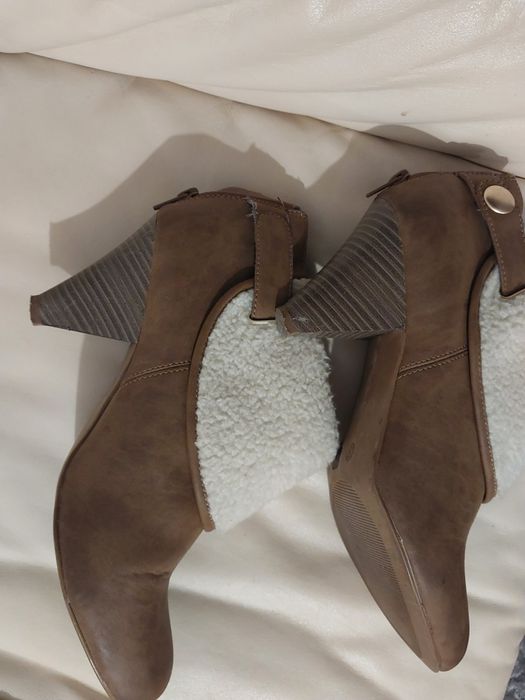 Wiosenne  botki rozmiar 8