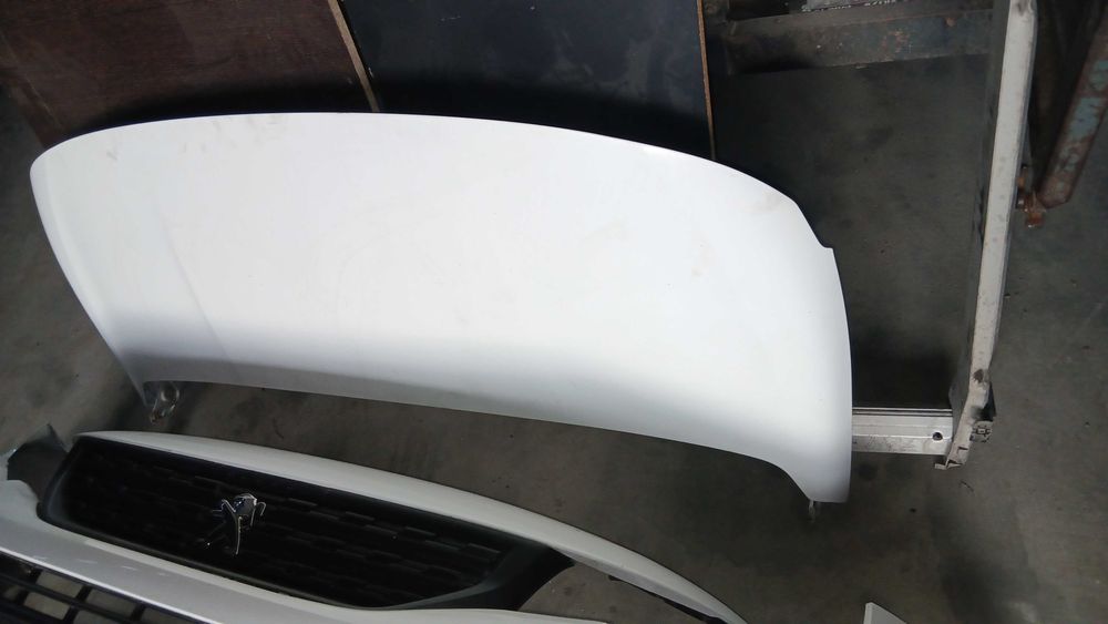 Frente para a Peugeot Partner de 2023