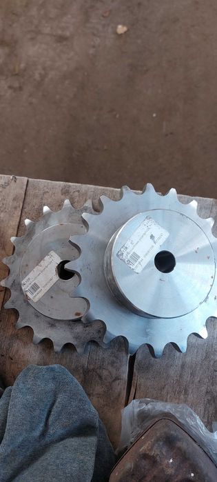 Koła łańcuchowe, nowe, 20 zębów, dwie sztuki