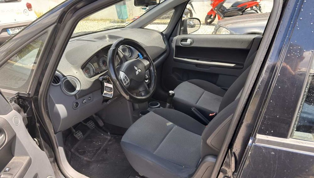 Mitsubishi colt 2009 125kms preto