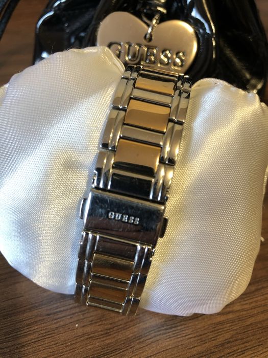Часы Guess W0232L2