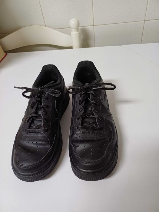 Ténis NIKE Nº35.5 pretos