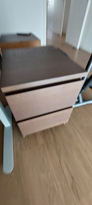 1 (ou duas) cómoda(s) marrom do Ikea