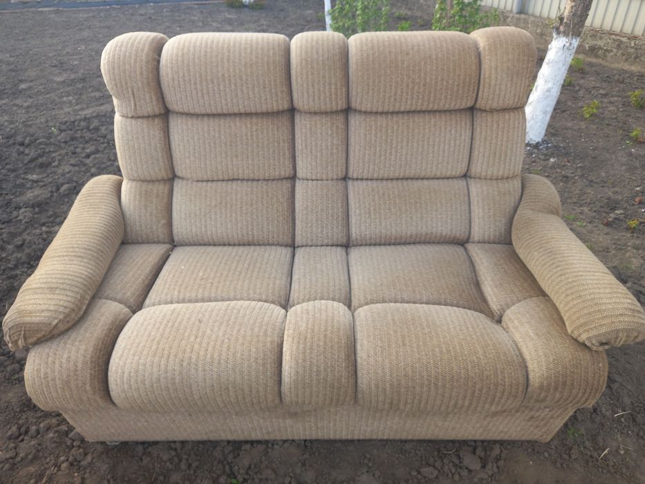 Продам хороший Диван