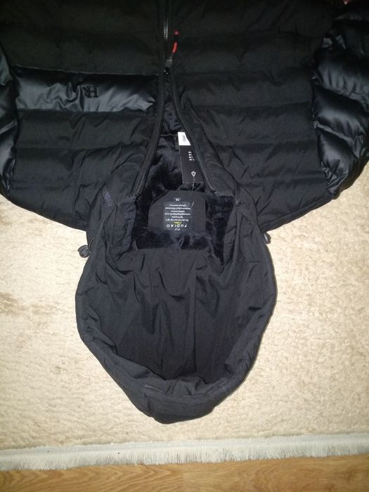 Куртка тёплая с капюшоном Новая