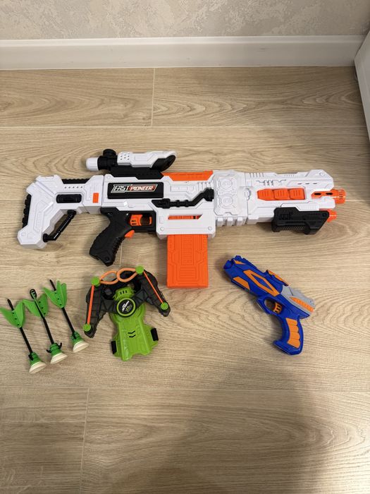Продам два бластера Fast pionner і лук air storm