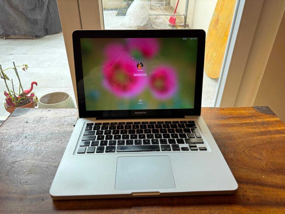MacBook Pro 13” (2010) – 8GB RAM, SSD 1TB, Funcional