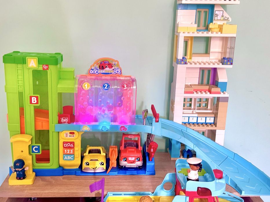 Fisher price little people chicco smoby little tikes zuru pets alive kiddismart lego duplo battat розвиваючі іграшки