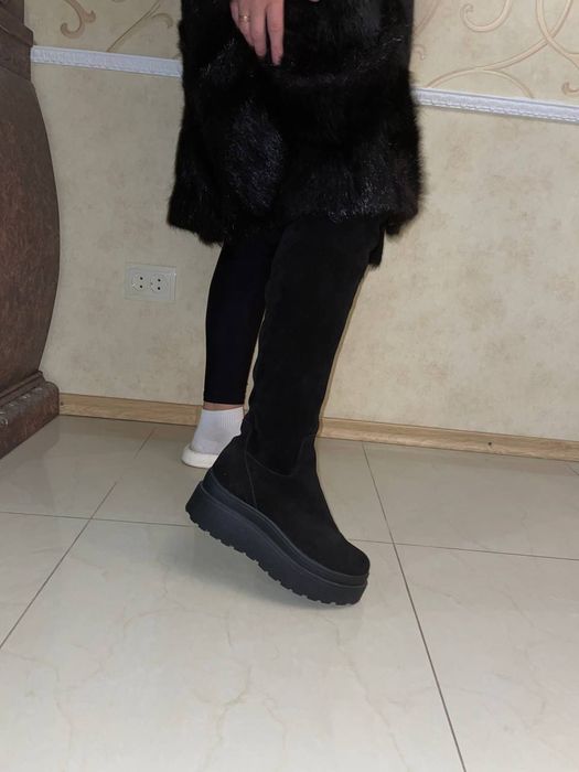 Сапожки  зимові,натуральні,високі,за коліно.