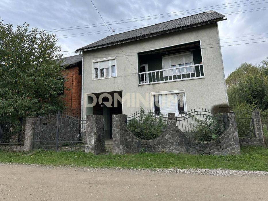Продається житловий будинок в смт Вишково