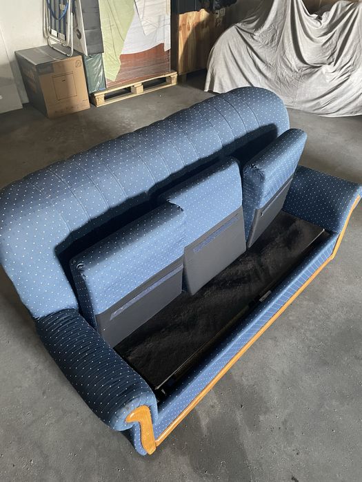 Sofá cama com três lugares