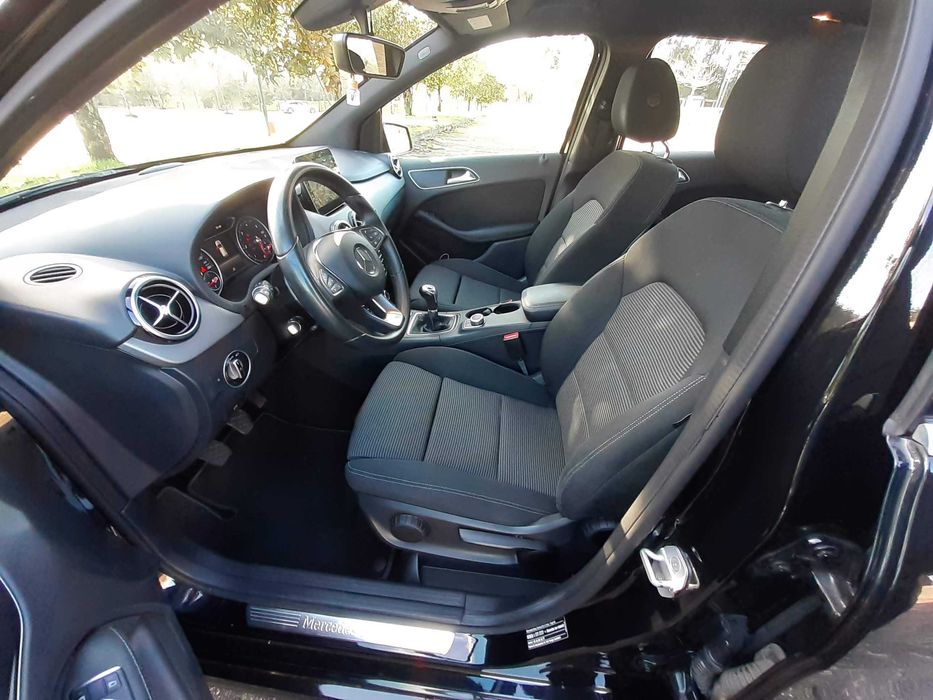 Mercedes B180d | LED | Park Assist | Excelente estado