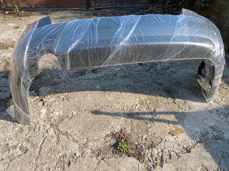 Tylny zderzak a4 b7 sedan  szary LX7Z w bardzo dobrym stanie .